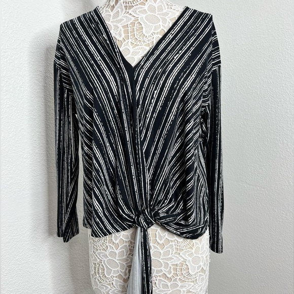 Tops - V-Neck Tie Front Top